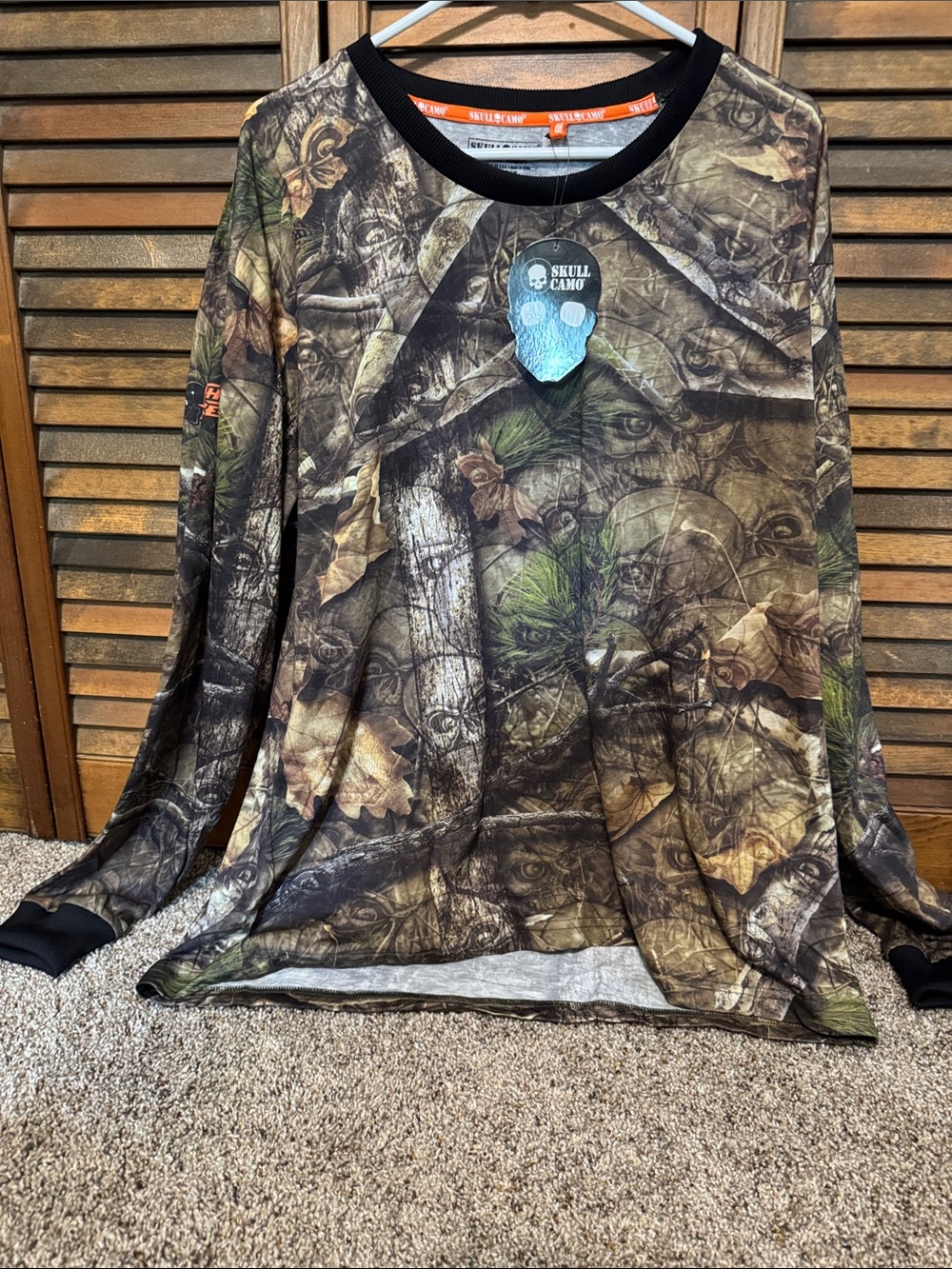 Skull Camo Men's Long-Sleeve Camo Crewneck Shirt - Brown/Green